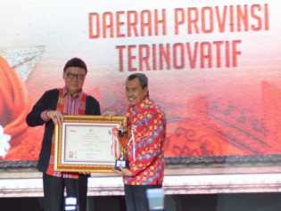 Provinsi Riau Terima Penghargaan Innovative Goverment Award 2019 dari Mendagri RI