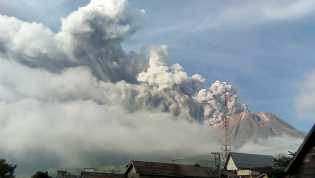 Gunung Sinabung Erupsi