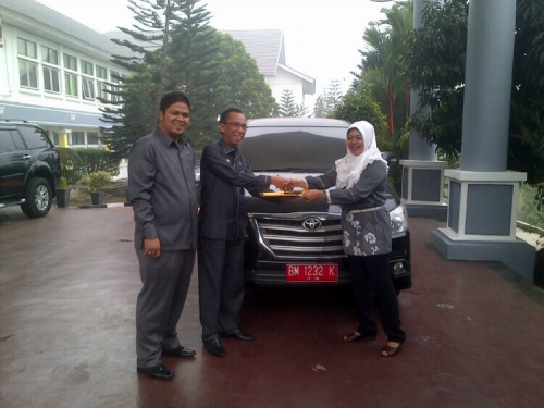 Berhenti Jadi Anggota DPRD Kuansing, Komperensi Kembalikan Mobil Dinas 