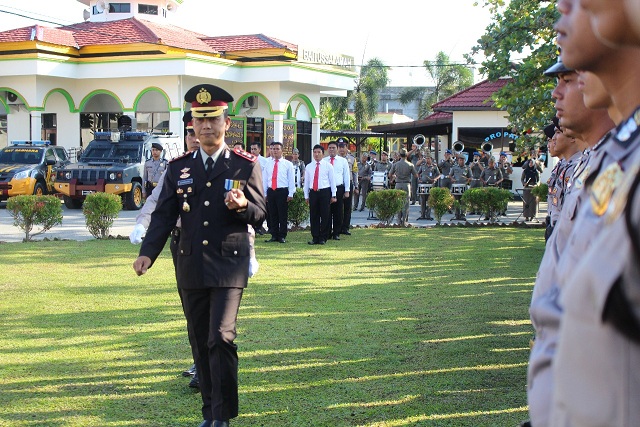 Upacara HUT Bhayangkara ke-71, Kapolres Pelalawan Berikan Reward dan Penghargaan