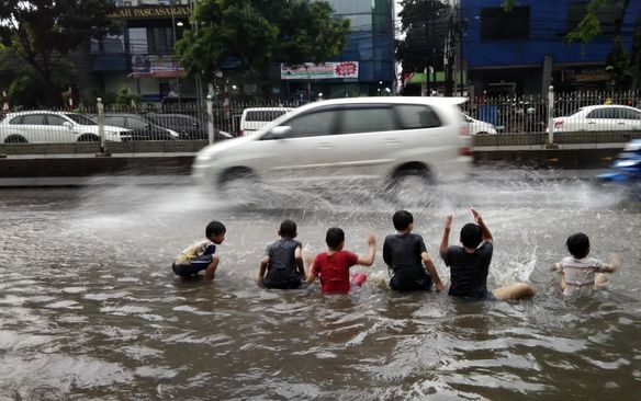 Adira Insurance Bayar Rp30 Miliar Klaim Terdampak Banjir