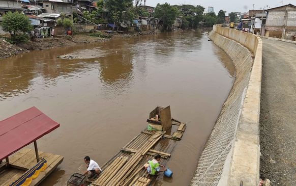 Telusuri Ciliwung, Ahok Ingin Jadikan Sarana Transportasi 