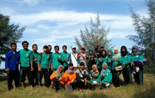 Peringati Hari Jadi Bengkalis, Disbudparpora Bengkalis dan Masyarakat Bersihkan Pantai Beting Aceh