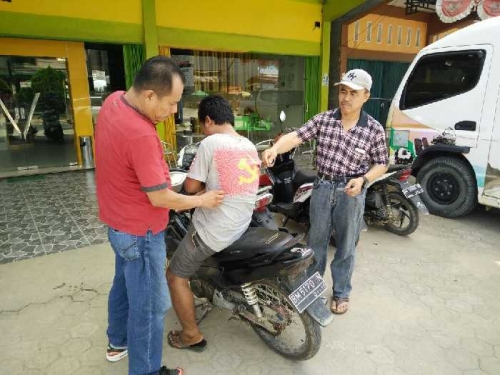 Waduh, Kaos Lambang Palu dan Arit Ditemukan Beredar di Inhu