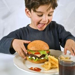 Kurangi Fast Food Agar Anak Sehat
