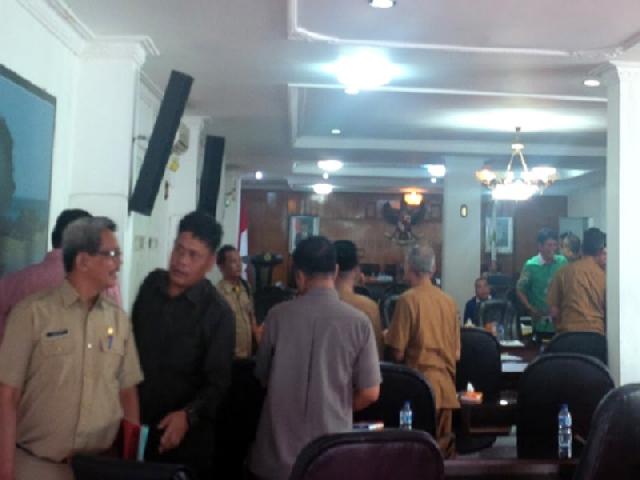 Usulan Dicoret, Anggota DPRD Ngamuk