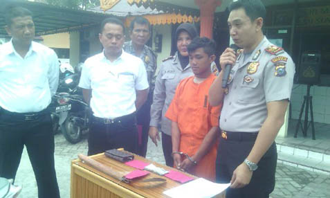 Rampok Bercelurit Ditangkap Polisi Pekanbaru Saat di Warnet 