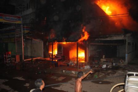 Dua Ruko Disamping Indomaret Tanah Merah, Rohil Terbakar