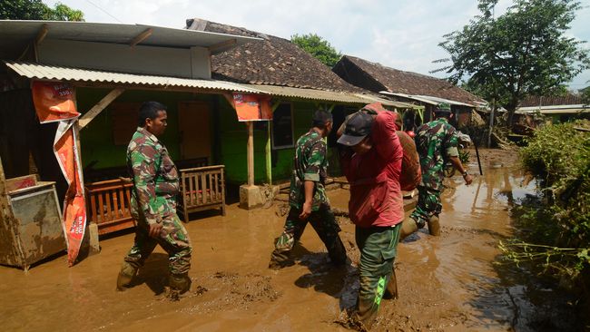 Pencarian Terus Dilakukan, Korban Tewas Banjir Garut 27 Orang 
