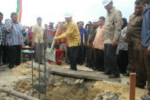Bupati Siak Kukuhkan Persatuan Pedagang Kaki Lima, Bangun Pasar dan Serahkan Bantuan Mobil 