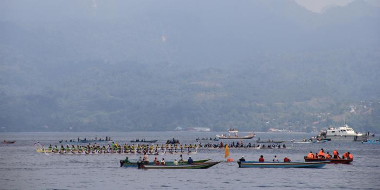 Pesta Teluk Ambon 2015 Diikuti 11 Perahu Belang