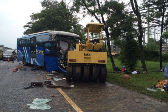APTB Kecelakaan di Tol Jagorawi, 4 Luka Berat