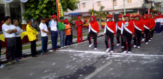 Bupati Rohil Lepas Gerak Jalan Beregu dan Senam Bugar Lansia 