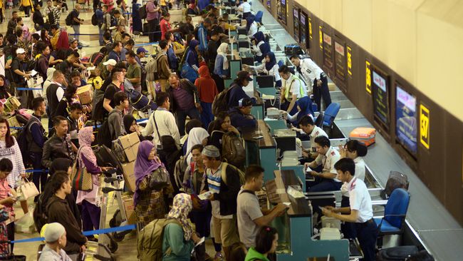 11 Penerbangan Terganggu oleh Kerusakan Runway Bandara Juanda 