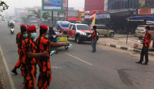 Peduli Kabut Asap, MPC PP Pelalawan Bagikan 20 Ribu Masker 