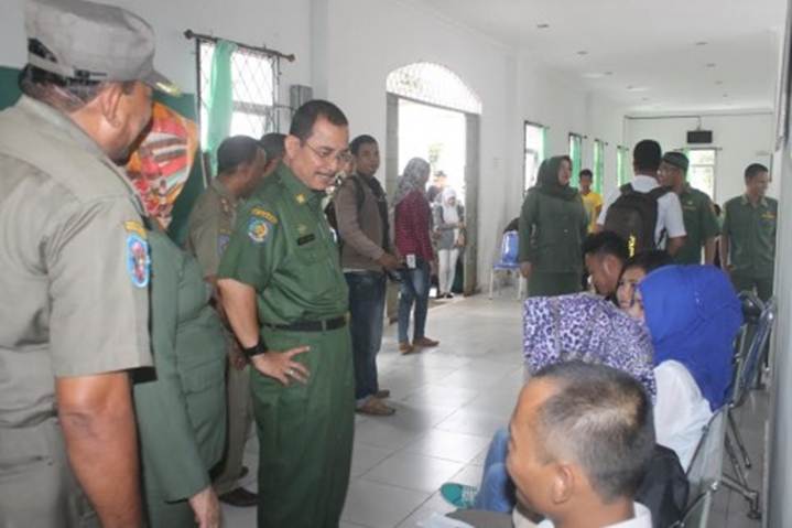 Plt Sekda Pantau Tes Kesehatan Satpol PP 