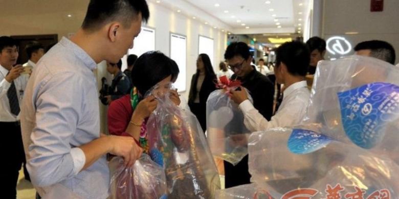 Satu Kantong Udara Segar di Sebuah Mal di China Dihargai Rp2.000 