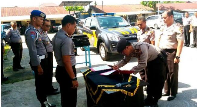 Kapolres Kampar Serahkan Mobil Dinas dan Baju Anti Peluru
