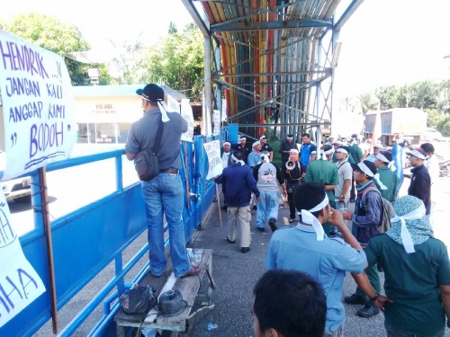 Buntut Upah Tidak Dibayar Sesuai UMK, Puluhan Buruh PT Dumai Bulking Lakukan Aksi Mogok Kerja