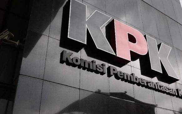 Wali Kota Cilegon Ikut Jejak Ayahnya, Terjerat Kasus di KPK 