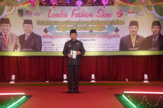 Tumbuhkan Rasa Peduli Lingkungan, BLH Inhil Taja Lomba Pakaian Daur Ulang Murid SD 