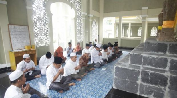 Ribuan Santri Ziarah ke Makam Sultan 