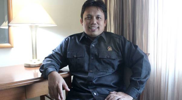 Panwaslu Minta KPU Turunkan Baliho