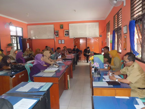 Belum S1, Gaji Guru Bisa Terganjal