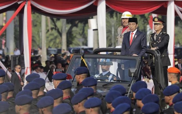 Jokowi Lantik 781 Perwira TNI dan Polri di Istana Merdeka 