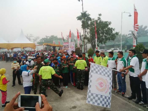 Warga Mandau dan Pinggir Antusias Meriahkan HUT TNI dan Kompak Pakai Masker 