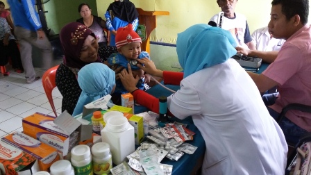 Petugas Medis PT RAPP Kelilingi 12 Desa di Pulau Padang 