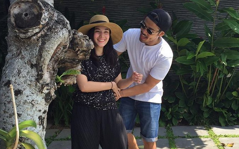 Chicco Jerikho & Chelsea Islan Habiskan Liburan di Bali 