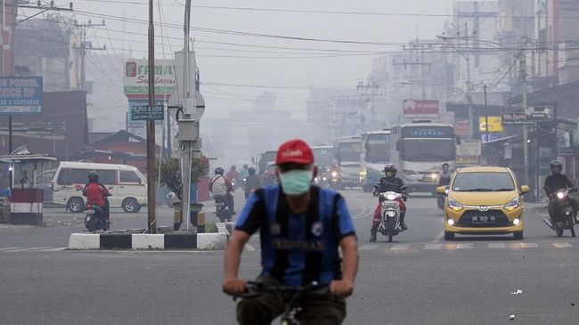 Derita Warga Dumai Dikepung Asap Pekat Karhutla Riau