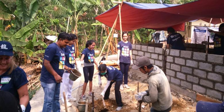 Sambut Sumpah Pemuda, 250 Anak Muda Bangun Rumah dan Jalan Desa 