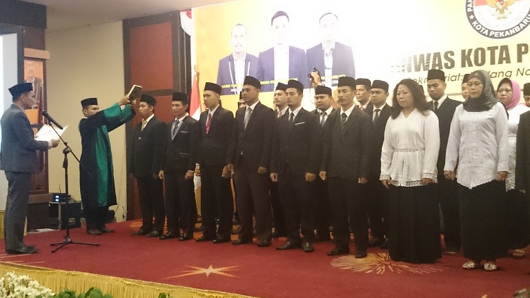 Pelantikan Anggota Panwascam Se-Kota Pekanbaru Dalam Rangka Pemilu Tahun 2017 