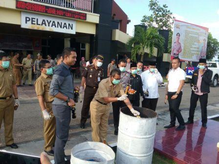 Polres Kuansing Musnahkan Hasil Razia Menyambut Ramadhan.