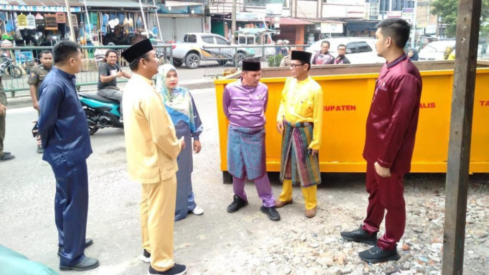 Aktifkan Kembali Tong Sampah di Pasar Mandau, Camat Riki Minta Aktifkan Satgas Sampah