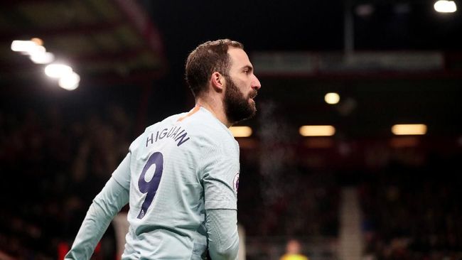 Chelsea Dibantai, Higuain Tampil Buruk 