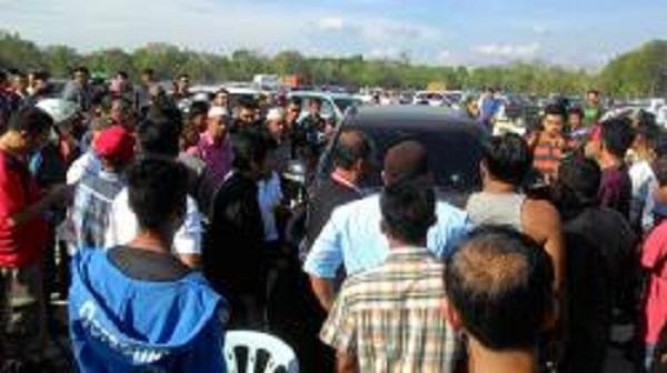 Warga Amuk Mobil Dinas Asisten I Setdakab Bengkalis