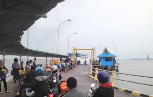 Wow, Menyeberang ke Rupat dari Dumai Antri hingga 7 Jam 