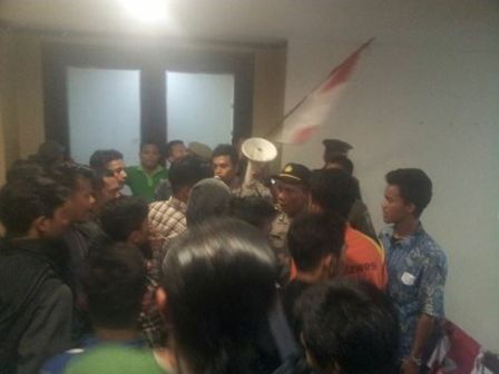 Gawat, Puluhan Pendemo Bobol Penjagaan Ring Satu Gubernur Riau