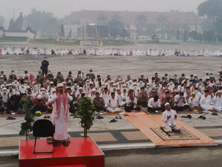 Sholat Istisqo, Mata Plt Gubri Memerah dan Jamaah Menangis Minta Hujan