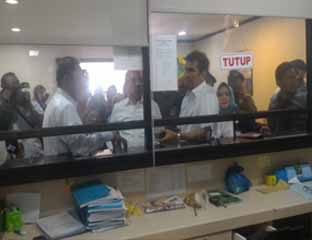 Kunjungi Kantor Gubernur Riau, MenPAN RB Disuguhi Rapor Merah 