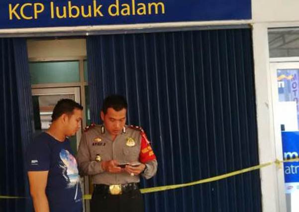 6 Pria Bersenjata Api Gondol Rp1,4 Miliar dari Bank Mandiri di Siak