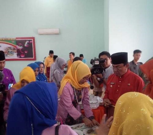 Agar Nelayan Tak Lagi Tangkap Ikan dengan Racun, Bupati Inhil Edarkan Surat ke Seluruh Kecamatan 
