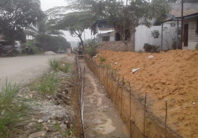 Tak Ada Plang Proyek, Proyek Drainase Jalan Foto Dinilai Siluman 