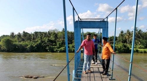 Jembatan Gantung di Desa Ganting Semakin Berbahaya dan Mengancam Warga