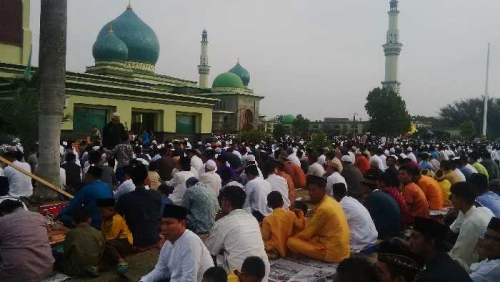Ribuan Jamaah Sholat Idul Fitri di Masjid Raya Annur Provinsi Riau 