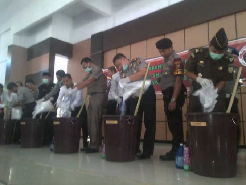 29 Kg Sabu Diaduk Dalam Ember, Lalu Dimusnahkan