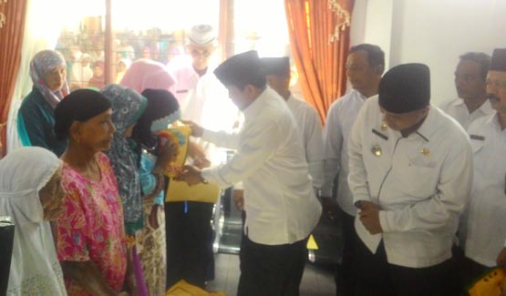 280 Warga Dhuafa di Rambah Terima Paket Sembako dari Diskoperindag Rohul